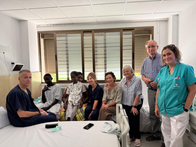 Foto de grupo. Visita de Marta a QS Albacete. Operación de Sam y Autinha
